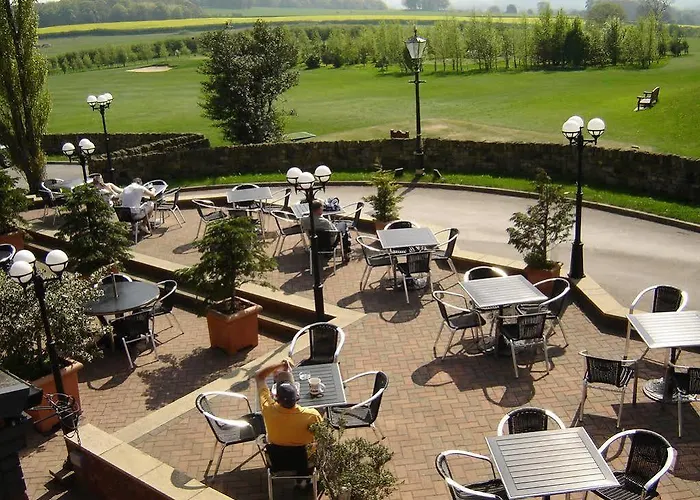 Midgley & Golf Course 모텔