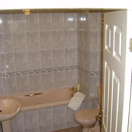 Midgley & Golf Course 4*