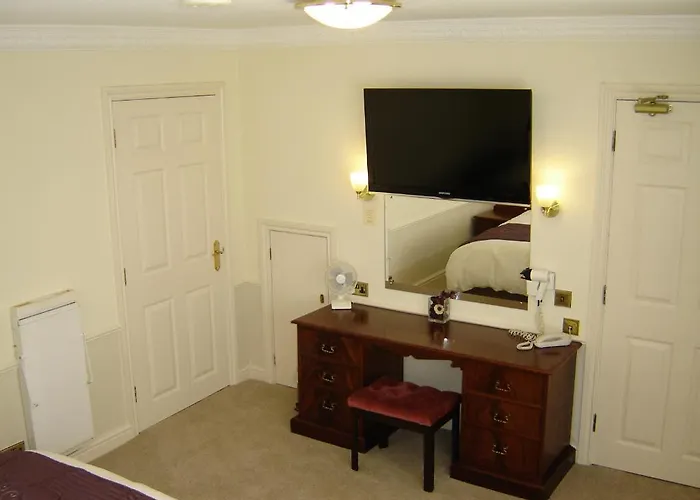 Midgley & Golf Course Motel