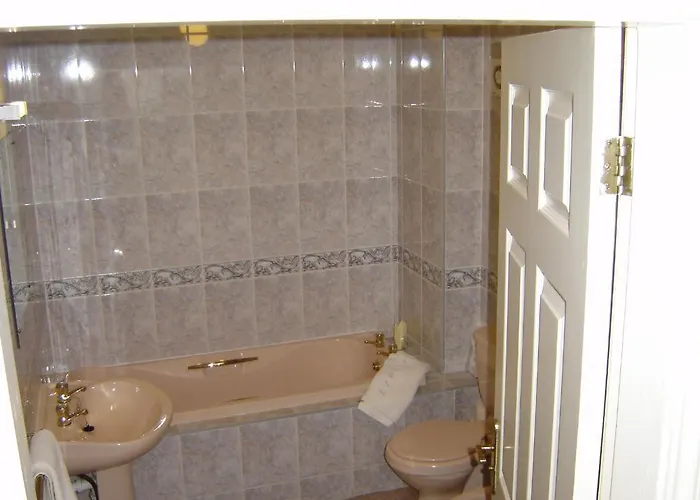 Midgley & Golf Course 4*